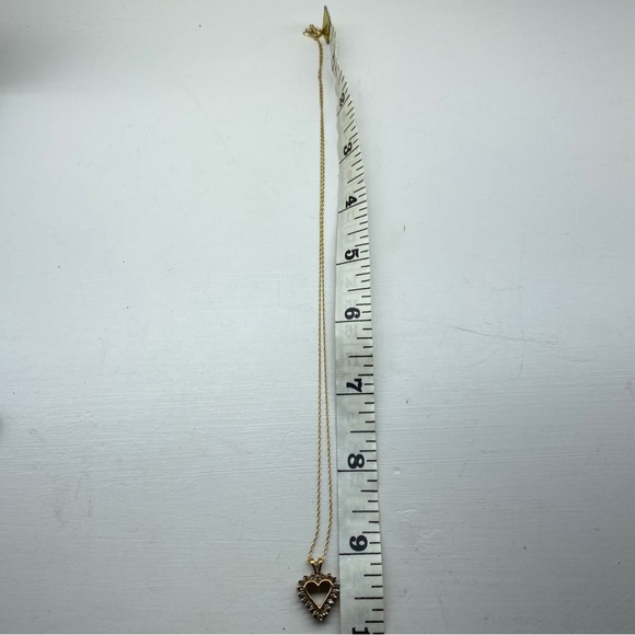 Kay Jewelers 10k Yellow Gold Heart Necklace With Diamond Accents. - Picture 10 of 13